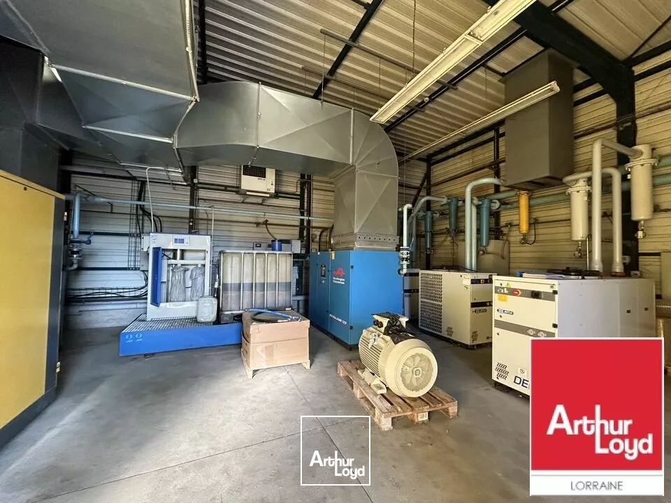 ENTREPOT - ATELIER à VENDRE de 8974 m²