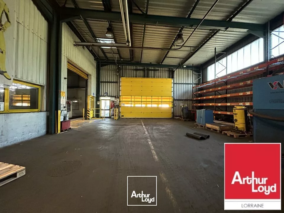 ENTREPOT - ATELIER à VENDRE de 8974 m²