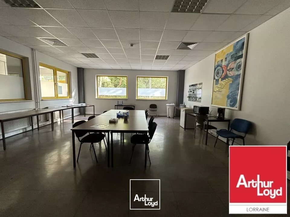 ENTREPOT - ATELIER à VENDRE de 8974 m²