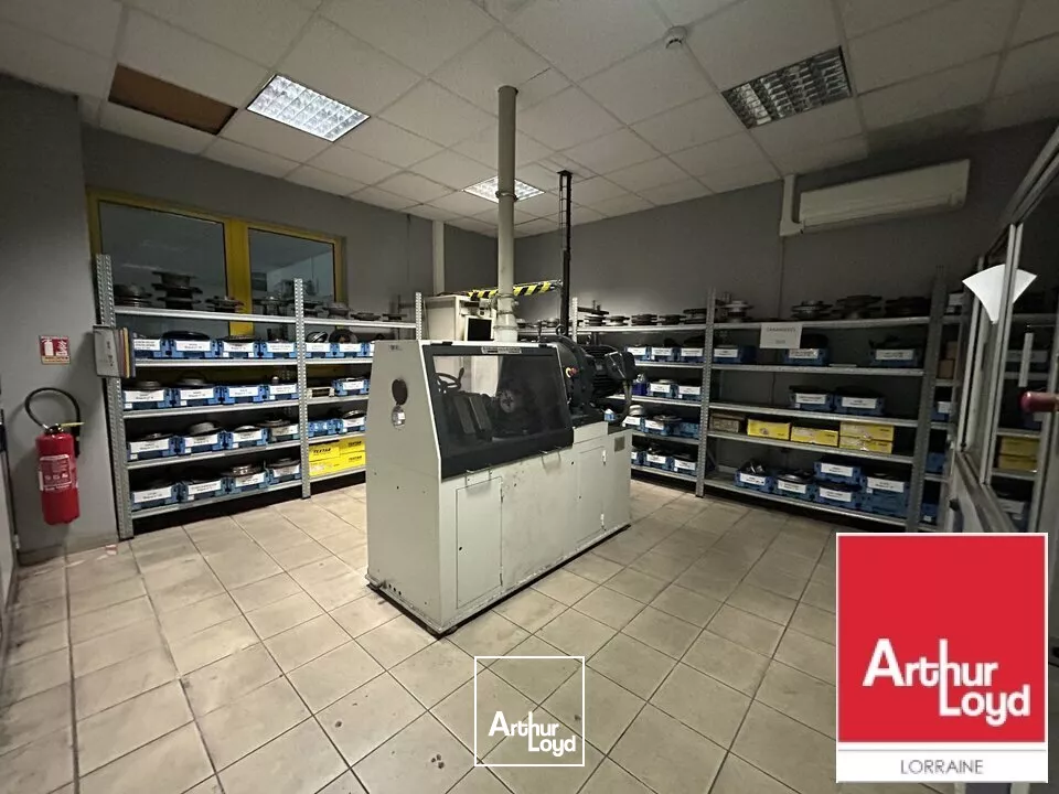 ENTREPOT - ATELIER à VENDRE de 8974 m²