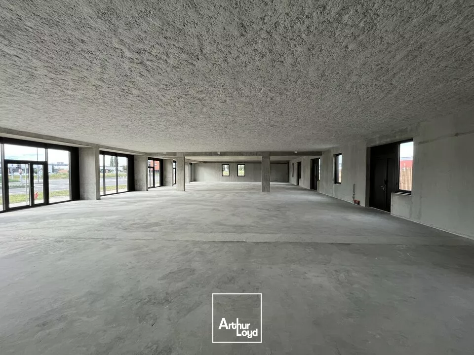 LOCAL COMMERCIAL à LOUER de 1536.96 m²