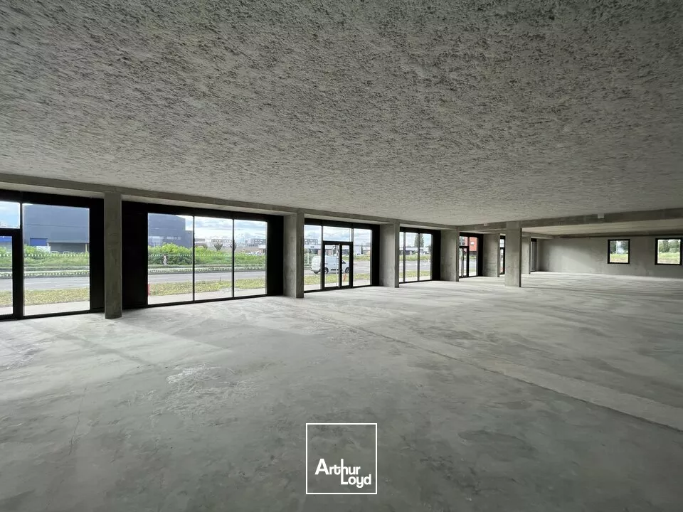 LOCAL COMMERCIAL à LOUER de 1536.96 m²