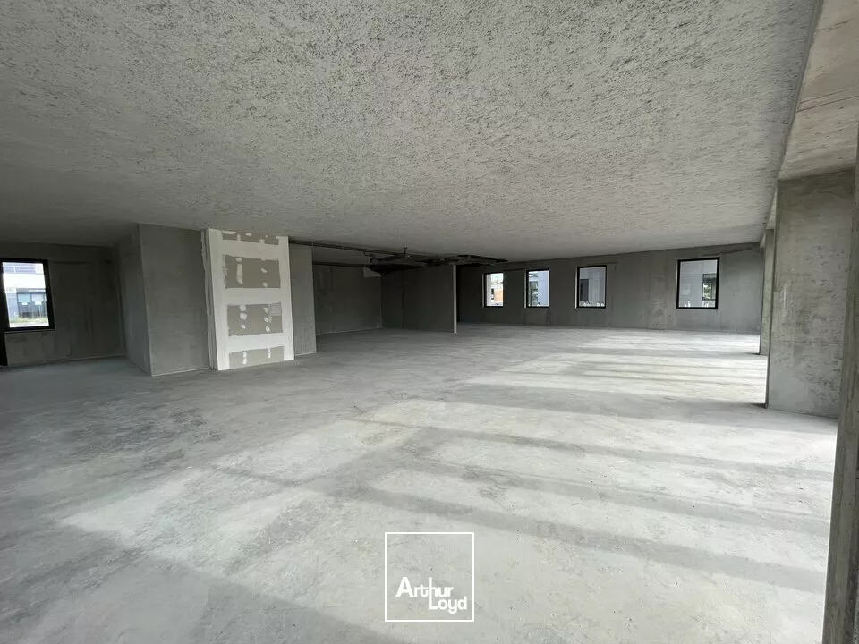 LOCAL COMMERCIAL à LOUER de 1536.96 m²