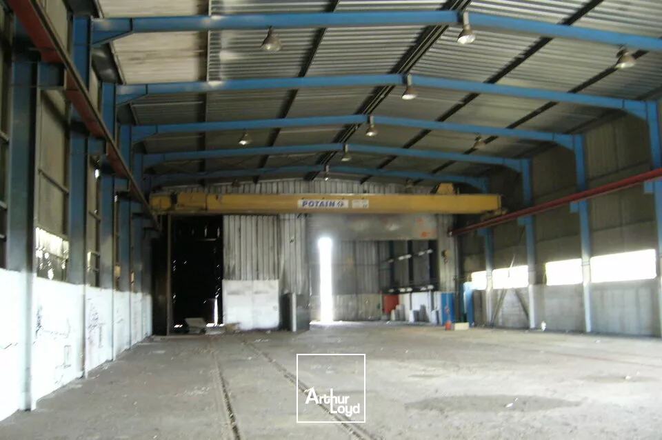 SUD CHALON, proximité A6 et RCEA Local d'activité de 1140 m²