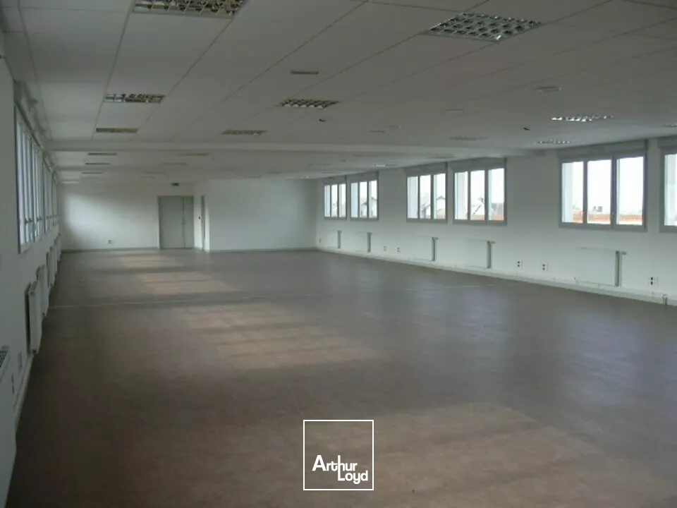 Montceau les Mines -Local d'activité-m² sur terrain de 5135 m²