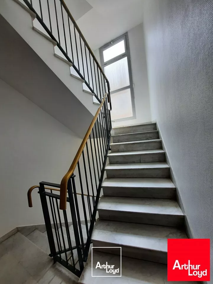 Petite surface de bureaux lumineux en centre-ville