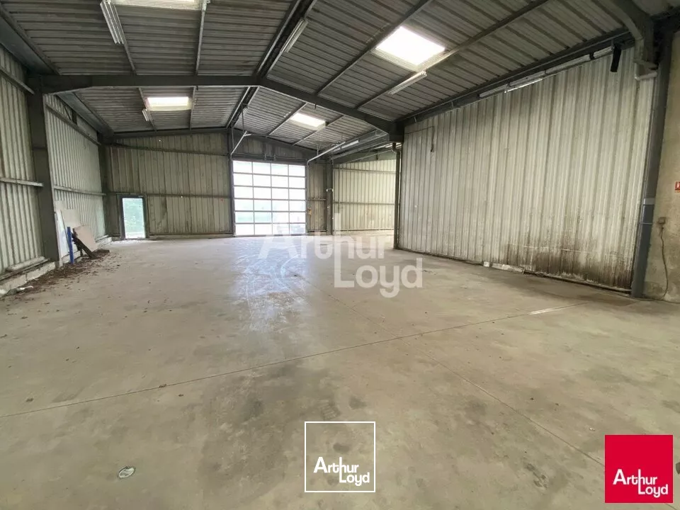 NOYAL-SUR-VILAINE - LOCAL D ACTIVITE- 885 M²