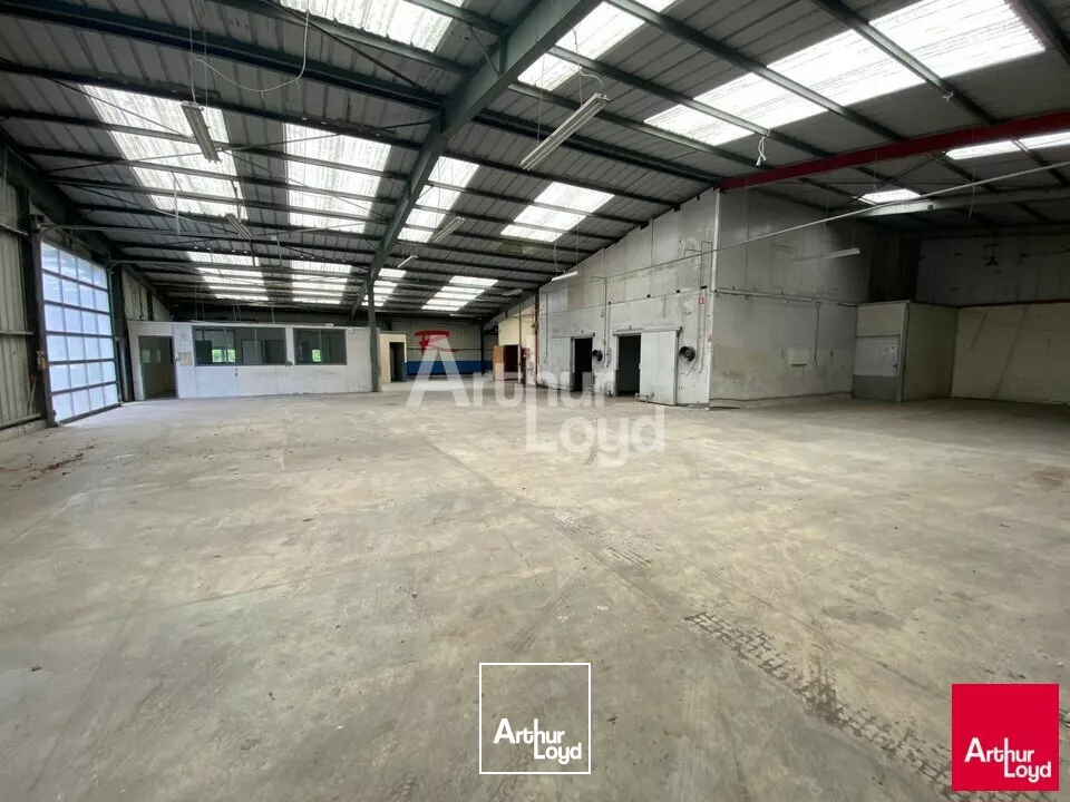 NOYAL-SUR-VILAINE - LOCAL D ACTIVITE- 885 M²