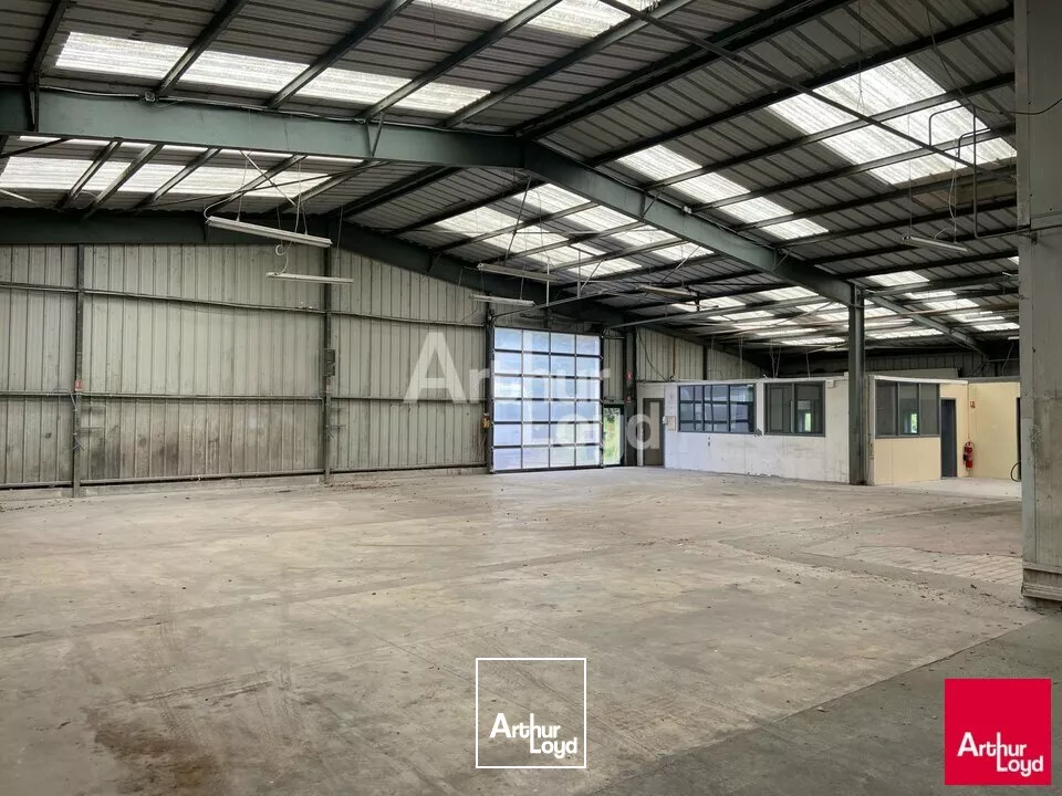 NOYAL-SUR-VILAINE - LOCAL D ACTIVITE- 885 M²