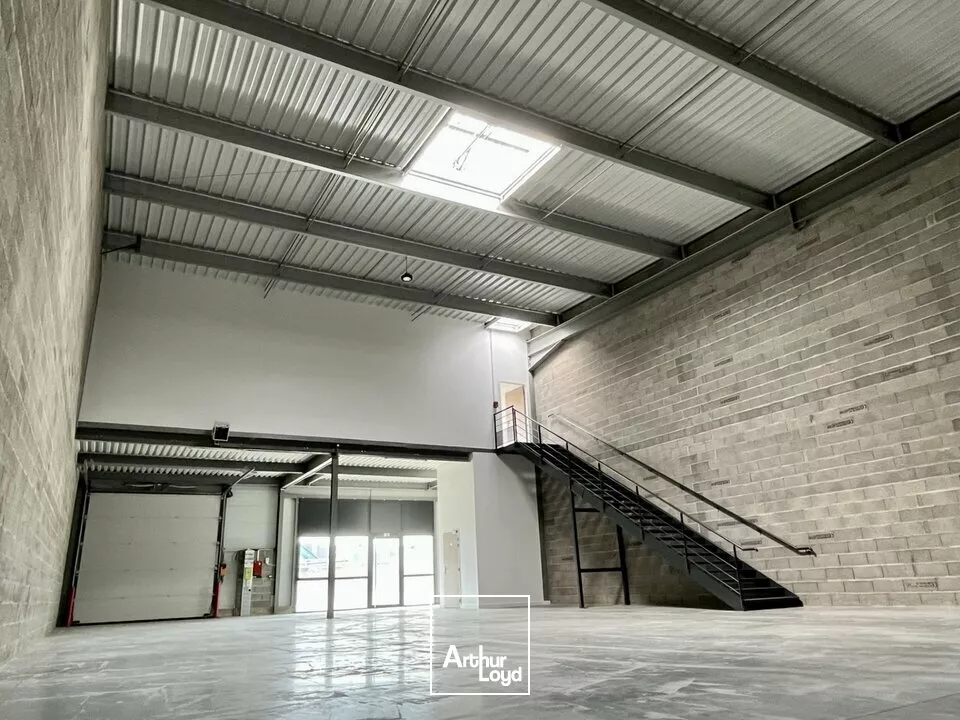 LE HAVRE - A LOUER - LOCAUX D'ACTIVITÉ NEUFS - 370 m2 + 4 Parkings