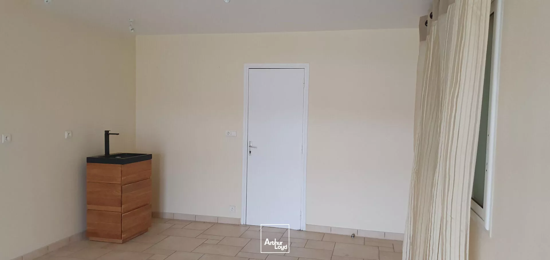 A vendre, bâtiment sur Verneuil Sur Vienne