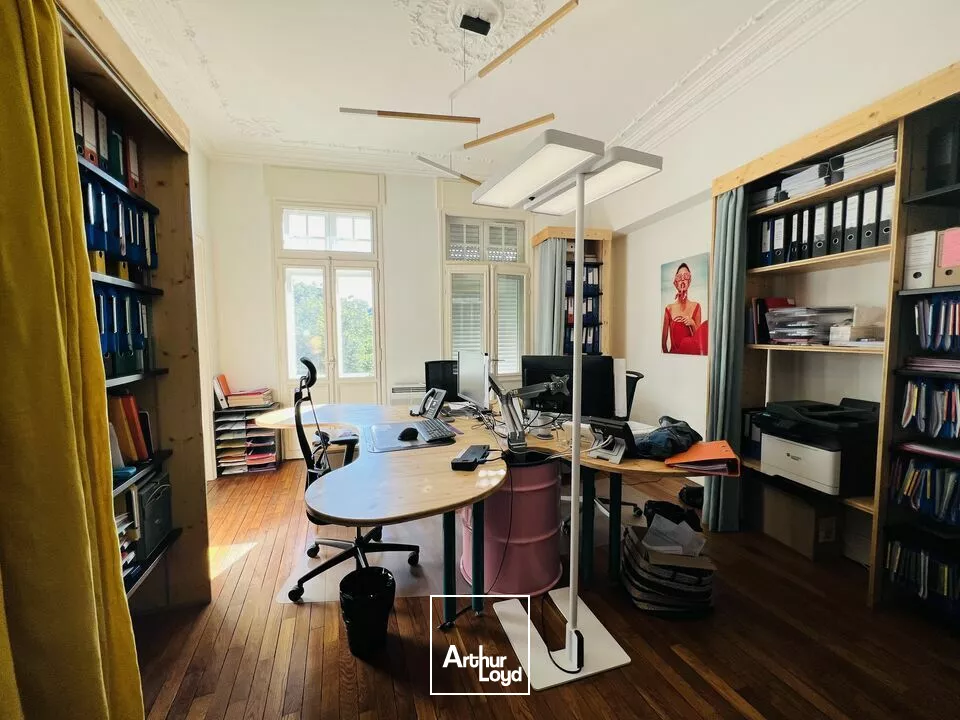 BUREAUX à LOUER de 204.2 m²