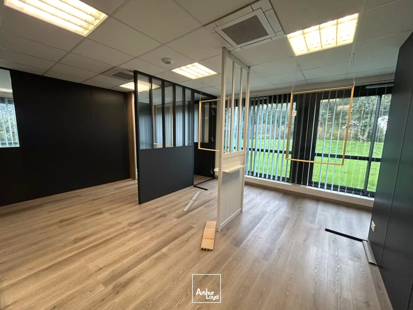 BUREAU-LOCAUX A LOUER 112M2 GUÉRANDE