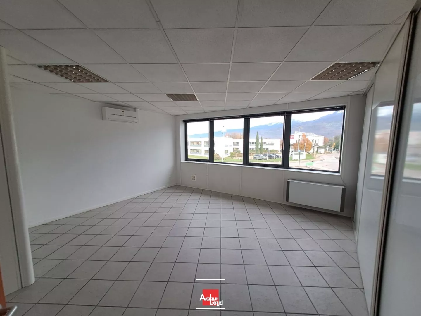 BUREAUX 514M² A LOUER SECTEUR INOVALLEE MONTBONNOT