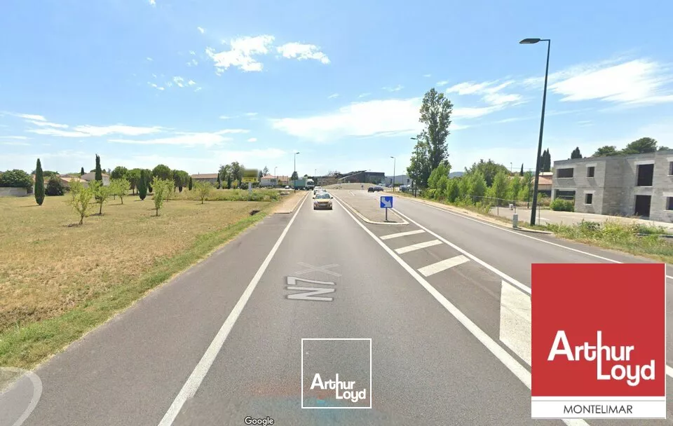 MONTÉLIMAR  À LOUER  BELLE VISIBILITE POUR CE BÂTIMENT NEUF À USAGE DE BUREAUX DE 237 m² ENVIRON 