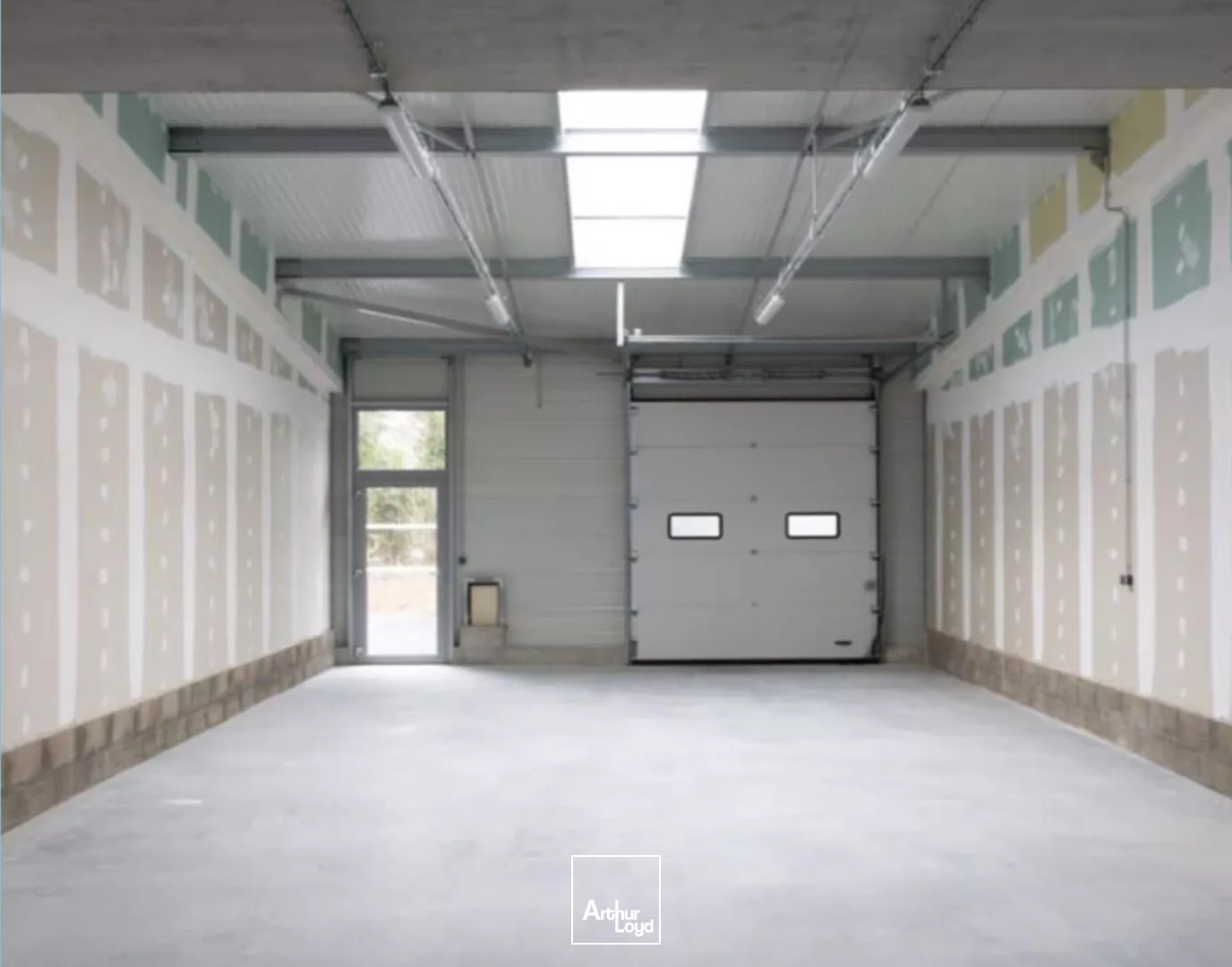 A VENDRE-A LOUER LOCAUX ST NAZAIRE BRAIS 150 M2