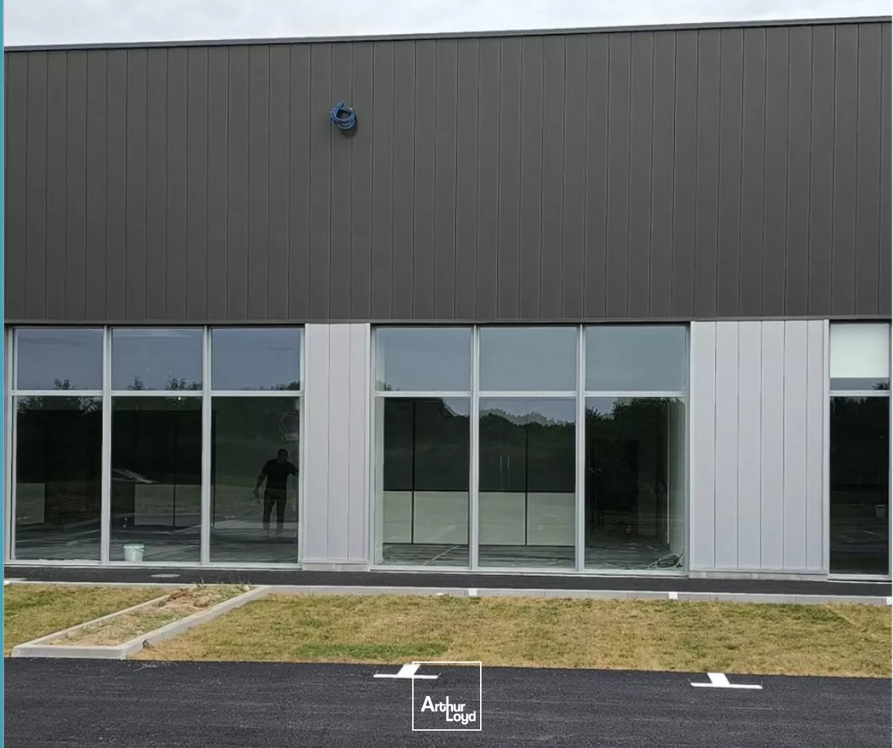 A VENDRE-A LOUER LOCAUX ST NAZAIRE BRAIS 150 M2