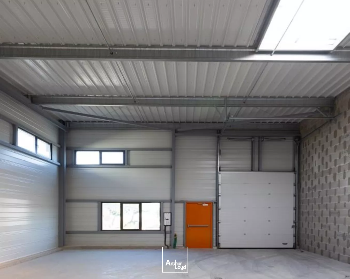 A VENDRE-A LOUER LOCAUX ST NAZAIRE BRAIS 150 M2