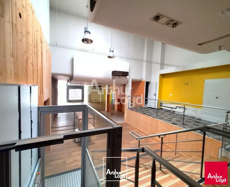 Cholet centre ville local commercial de 379 m² à louer