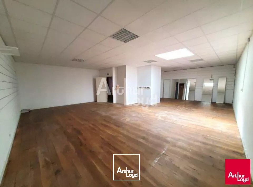 Cholet centre ville local commercial de 379 m² à louer
