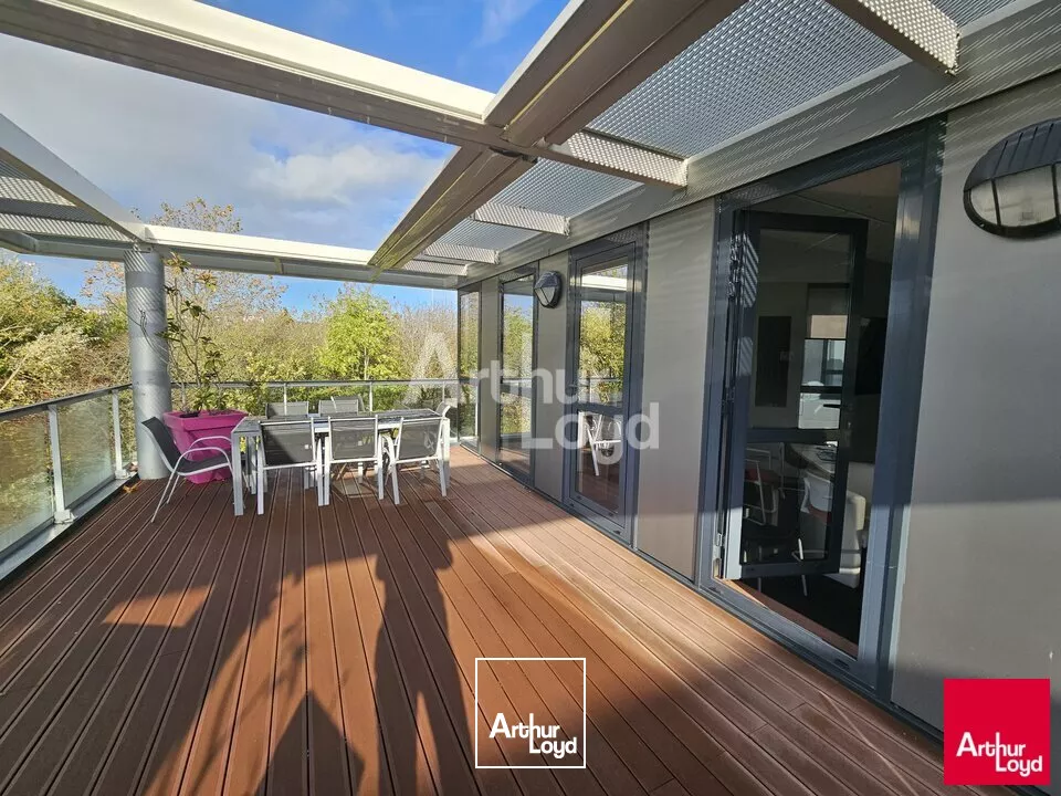 BEAUCOUZE bâtiment indépendant de bureaux de 460 m² avec terrasse à louer