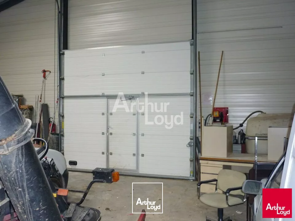 CHATILLON ZA - PROCHE A85 - LOCAL A VENDRE OU A LOUER 189 M2