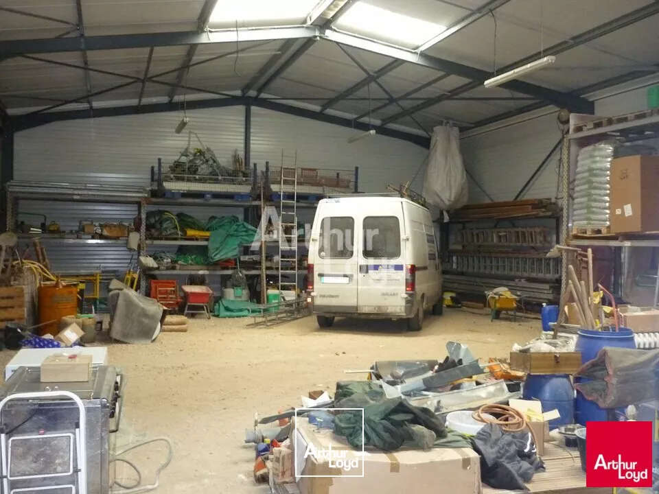 THEILLAY ZONE ACTIVITES - VENTE LOCAL 350 M2 - STOCKAGE, SHOWROOM, BUREAUX