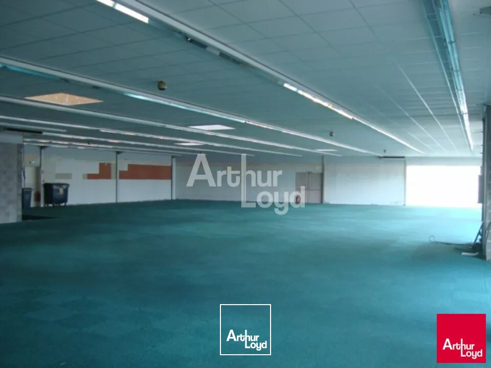 CHATEAUROUX-LE POINCONNET ZONE COMMERCIALE - LOCAL COMMERCIAL A LOUER 770 M2