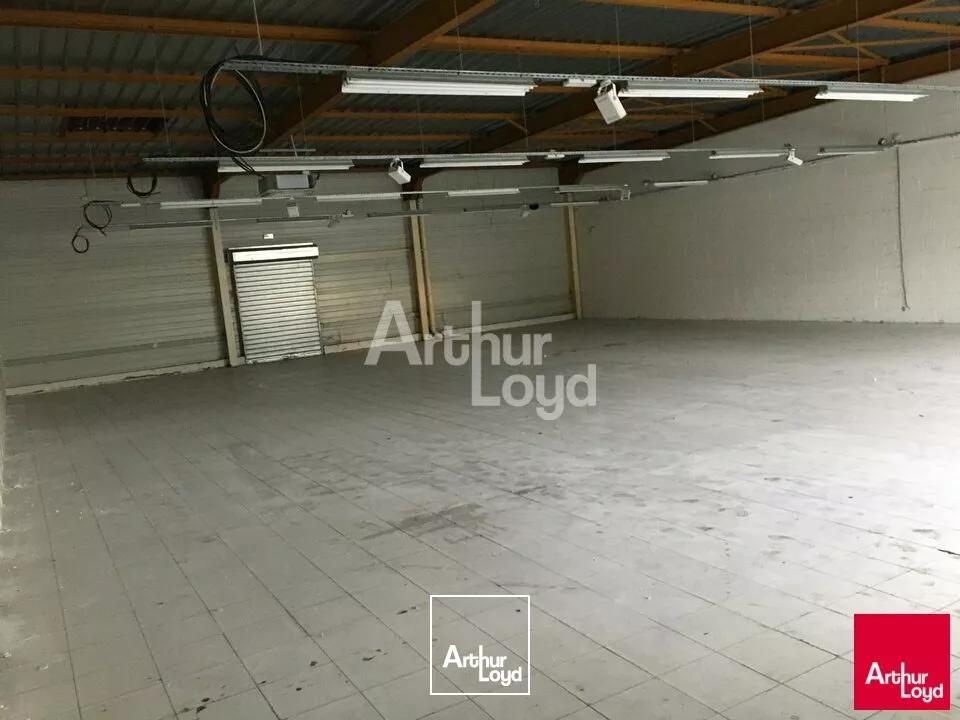 A LOUER - CHATEAUROUX / Le Poinçonnet - LOCAL COMMERCIAL - 280m²