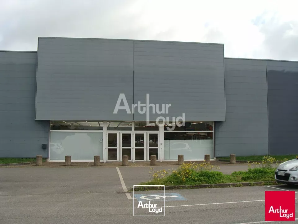 CHATEAUROUX - SAINT MAUR LOCAL COMMERCIAL DE 1200 M² A LOUER