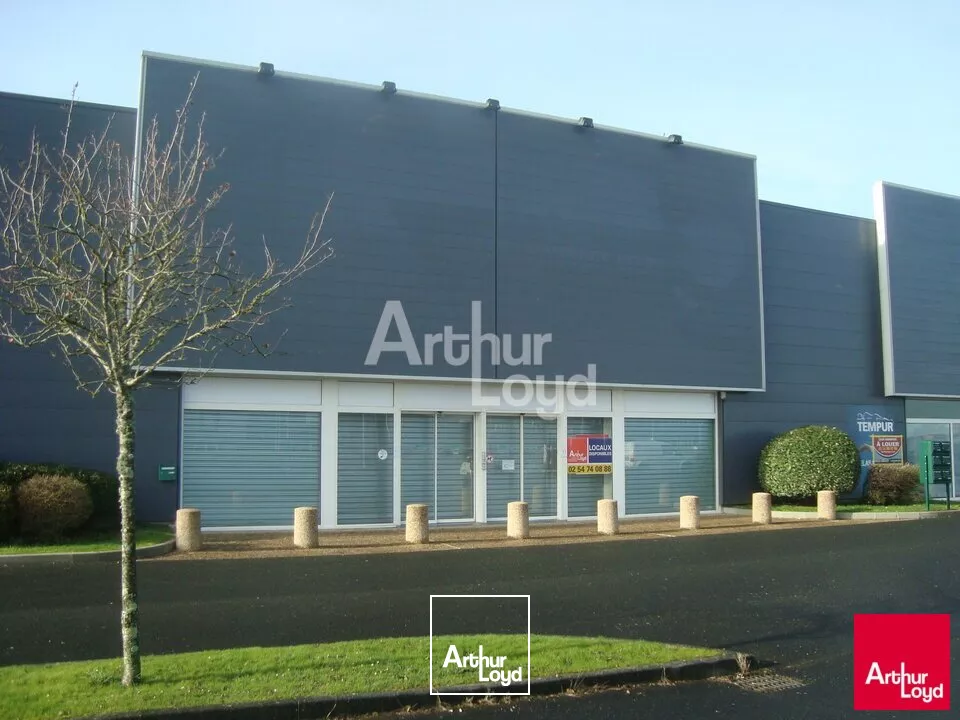 CHATEAUROUX - CAP SUD - LOCAL COMMERCIAL EN LOCATION OU A VENDRE DE 890 m²