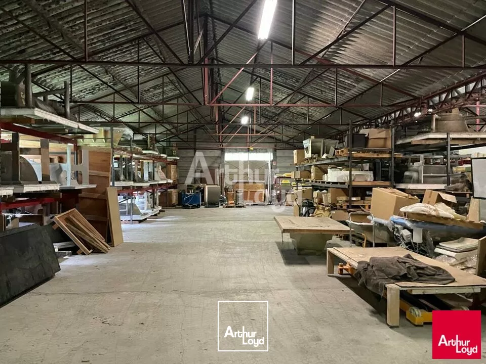 VILLEFRANCHE SUR CHER - LOCATION LOCAUX D'ACTIVITE DE 1 708 M² - A85 A 2 KM