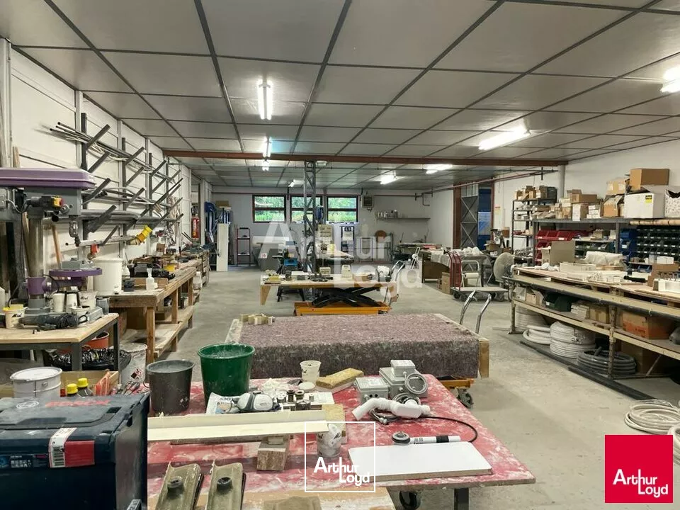 VILLEFRANCHE SUR CHER - LOCATION LOCAUX D'ACTIVITE DE 1 708 M² - A85 A 2 KM