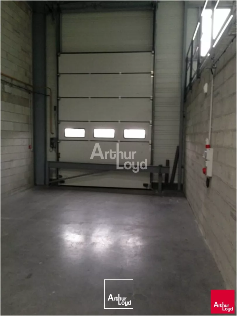 MER - LOCATION 3 CELLULES D'ACTIVITE DE 350 M² - ZONE D'ACTIVITES