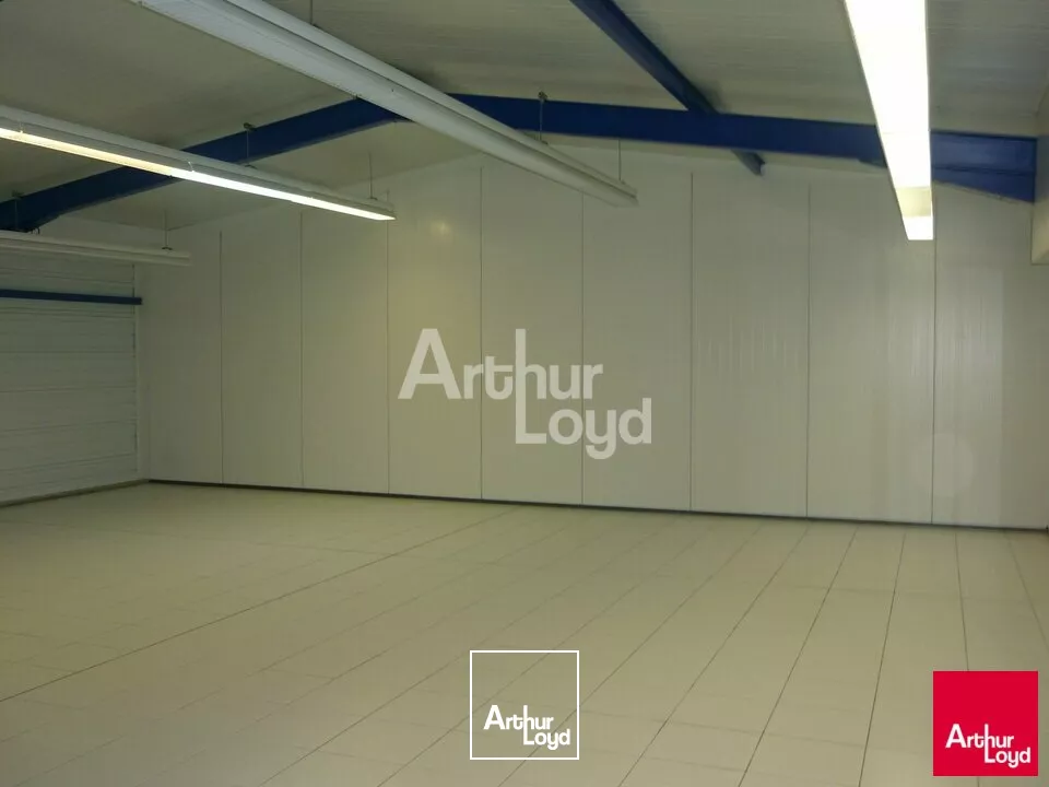 SAINT OUEN ZA - DEUX BOX 2 X 100 M2 STOCKAGE A LOUER - PROCHE VENDOME