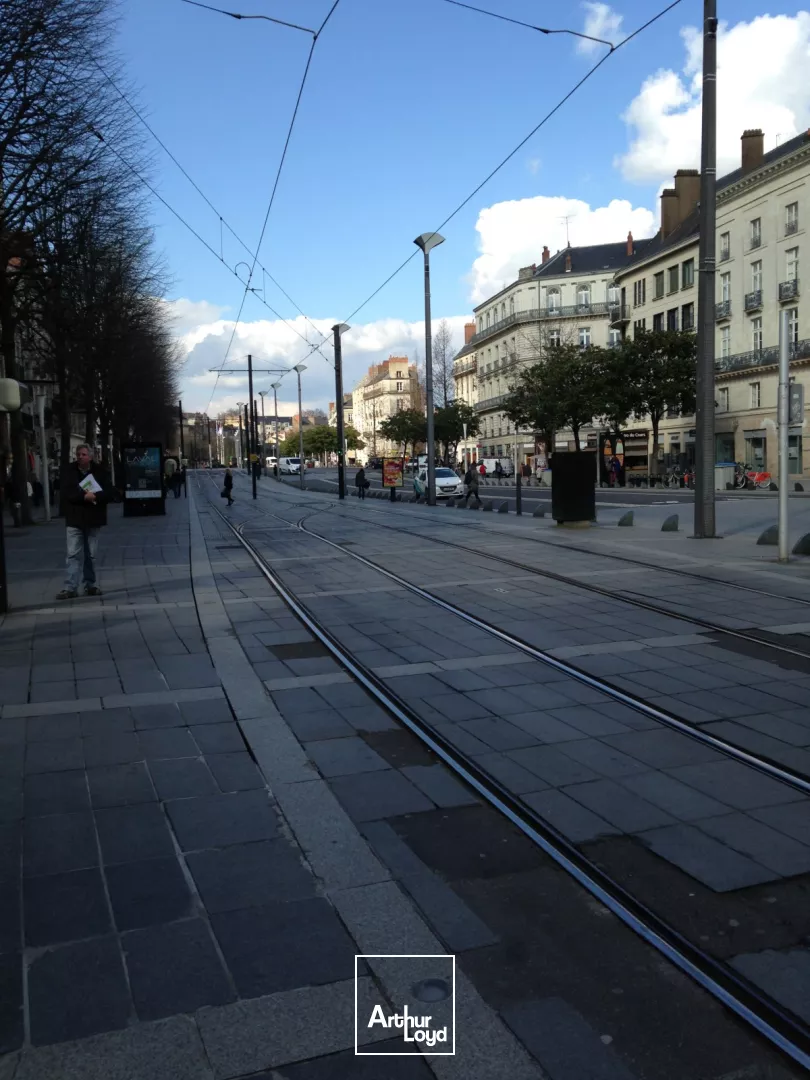 DAB. - 360 M2 au total - Nantes centre 
