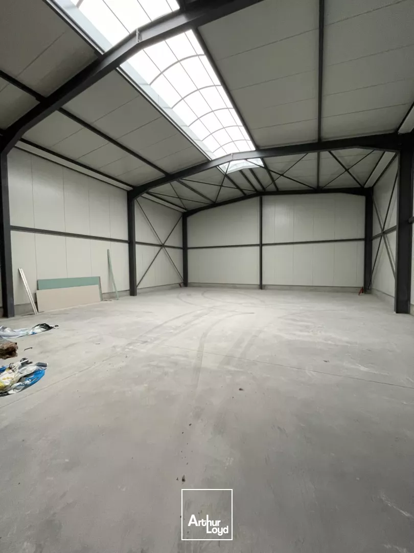 A LOUER - LOCAL D'ACTIVITÉ - 250 M2 - ST PHILBERT DE GRAND LIEU