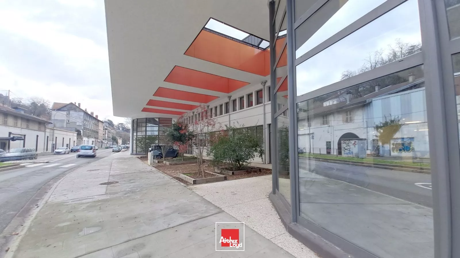 A LOUER BUREAUX ATYPIQUES SECTEUR ESPLANADE GRENOBLE