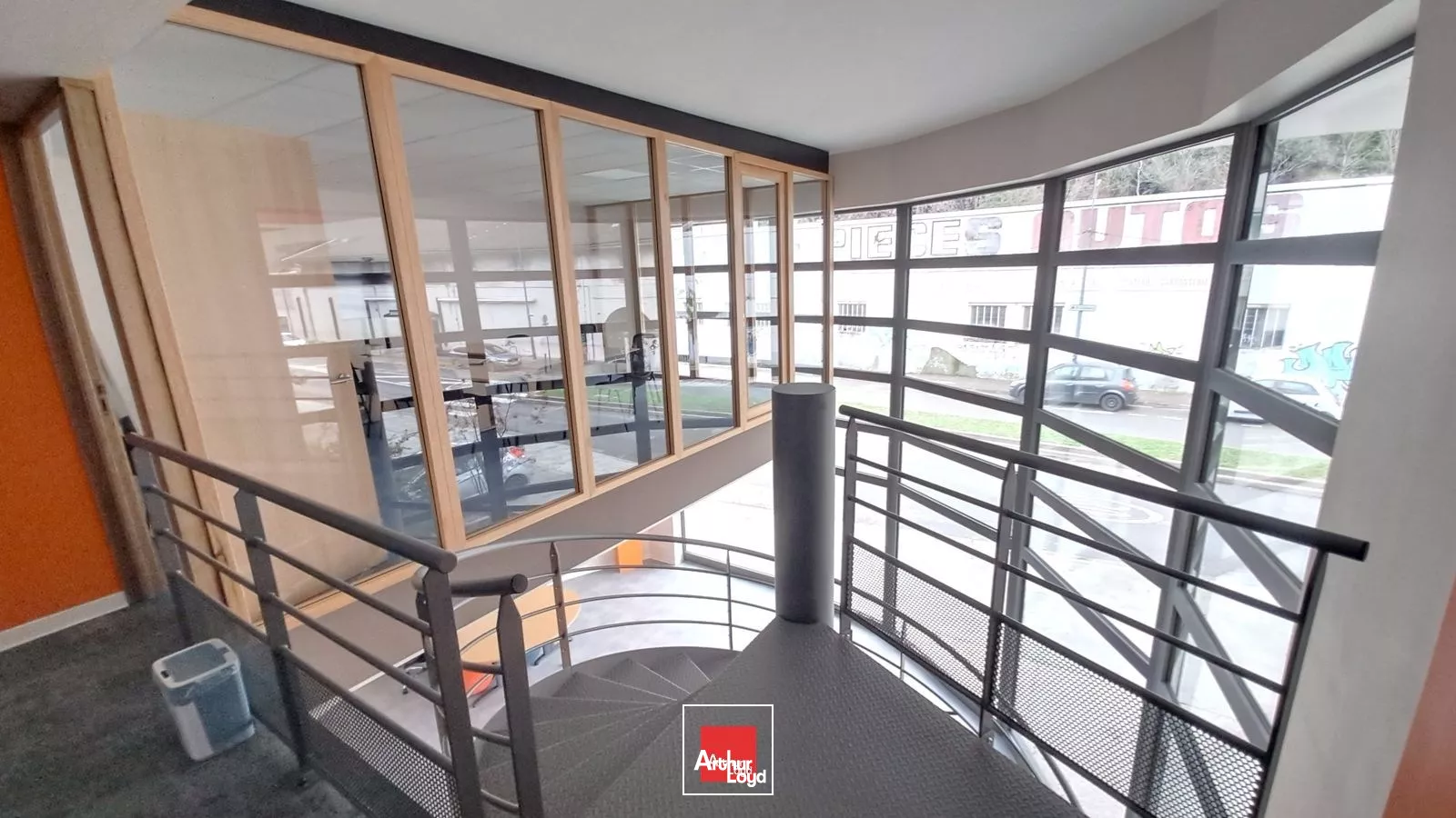 A LOUER BUREAUX ATYPIQUES SECTEUR ESPLANADE GRENOBLE