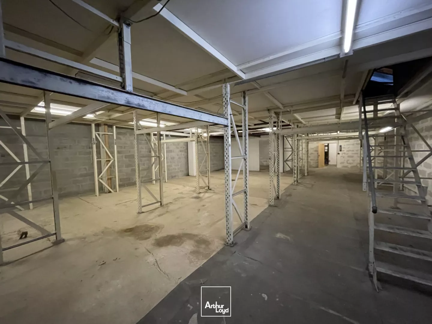 A VENDRE - IMMEUBLE MIXTE - INVESTISSEMENT 