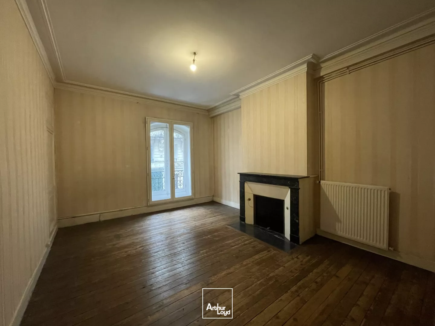 Bureaux à vendre de 222 m² en plein centre de Bordeaux. Tramway A au pied de l'immeuble