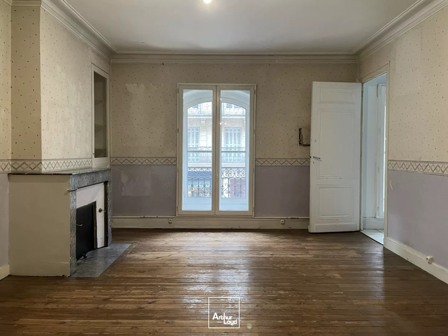 Bureaux à vendre de 222 m² en plein centre de Bordeaux. Tramway A au pied de l'immeuble