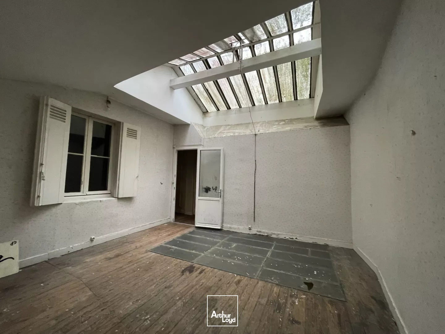 Bureaux à vendre de 222 m² en plein centre de Bordeaux. Tramway A au pied de l'immeuble