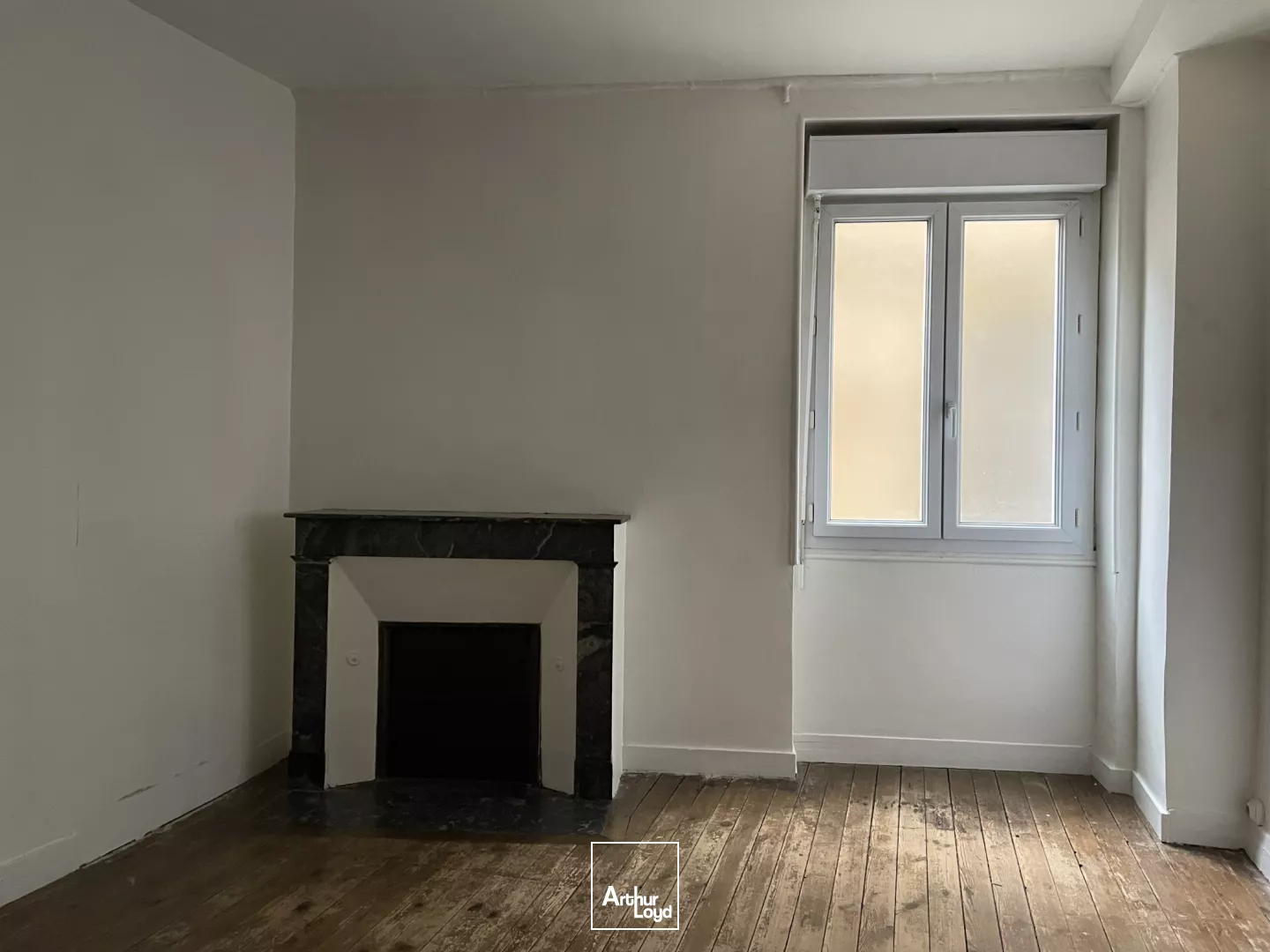 Bureaux à vendre de 222 m² en plein centre de Bordeaux. Tramway A au pied de l'immeuble