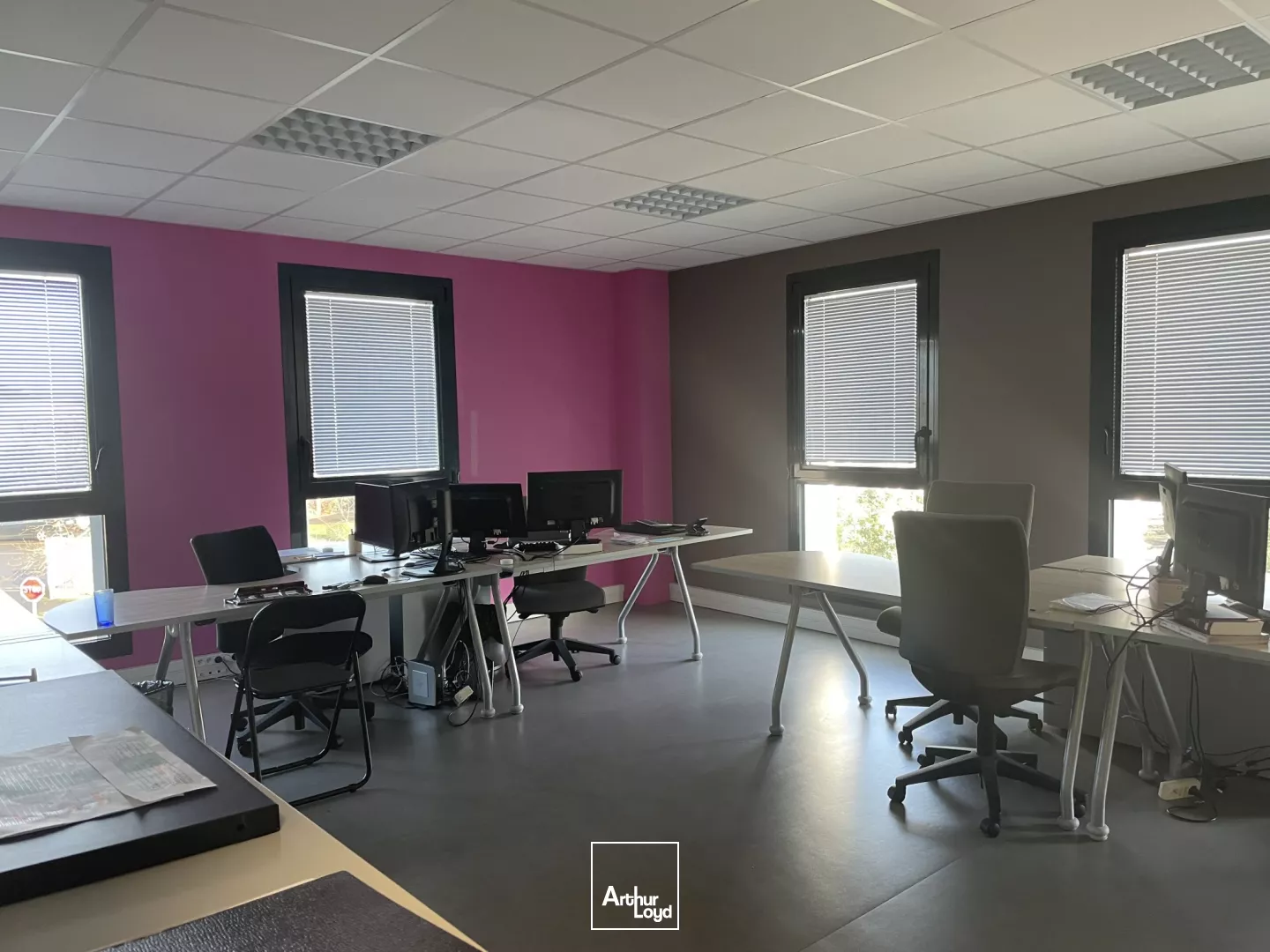 BUREAUX - 331 M2 - A VENDRE - ST NAZAIRE 