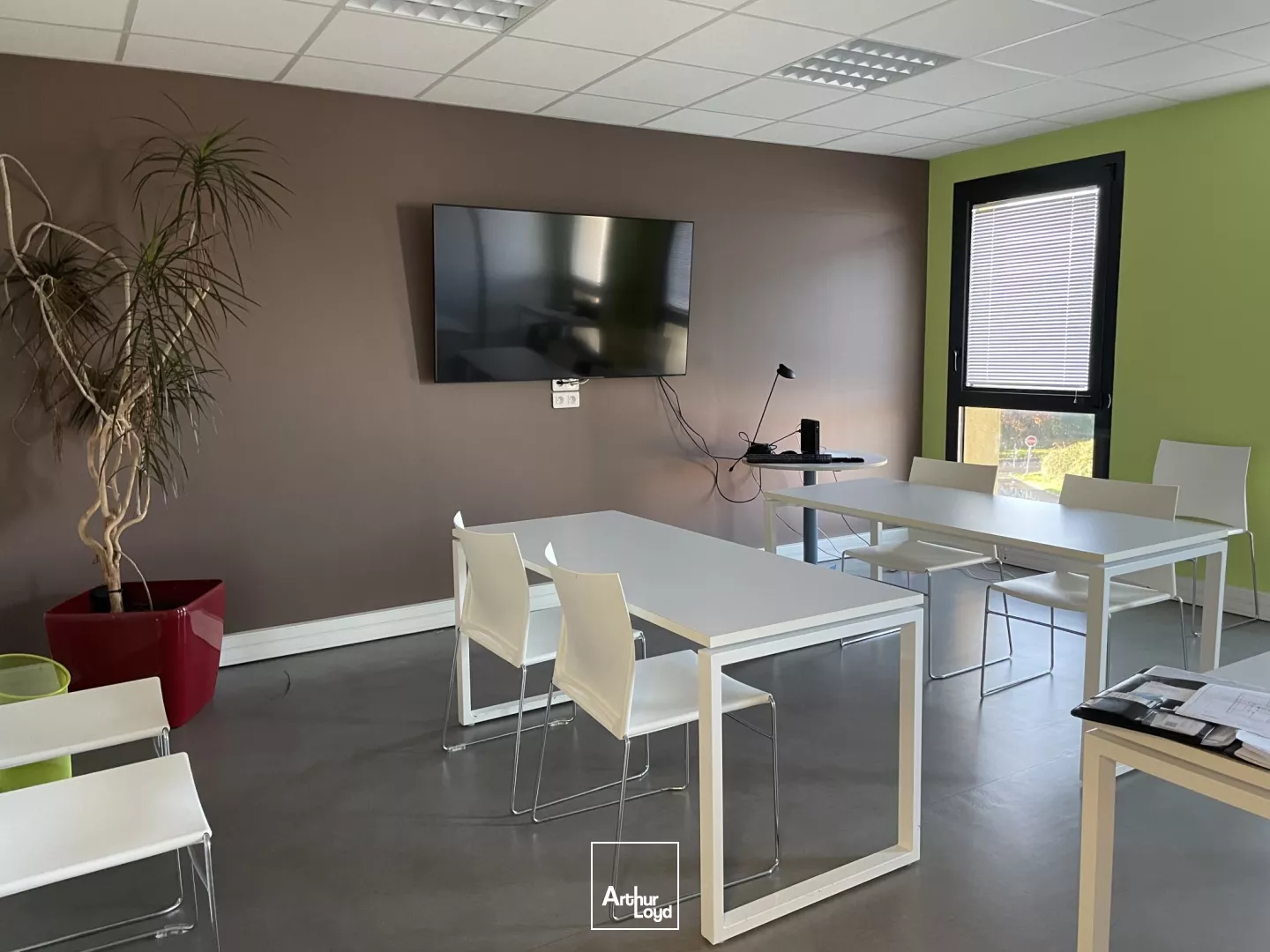 BUREAUX - 331 M2 - A VENDRE - ST NAZAIRE 
