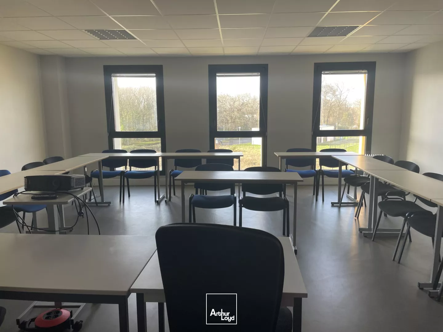 BUREAUX - 331 M2 - A VENDRE - ST NAZAIRE 
