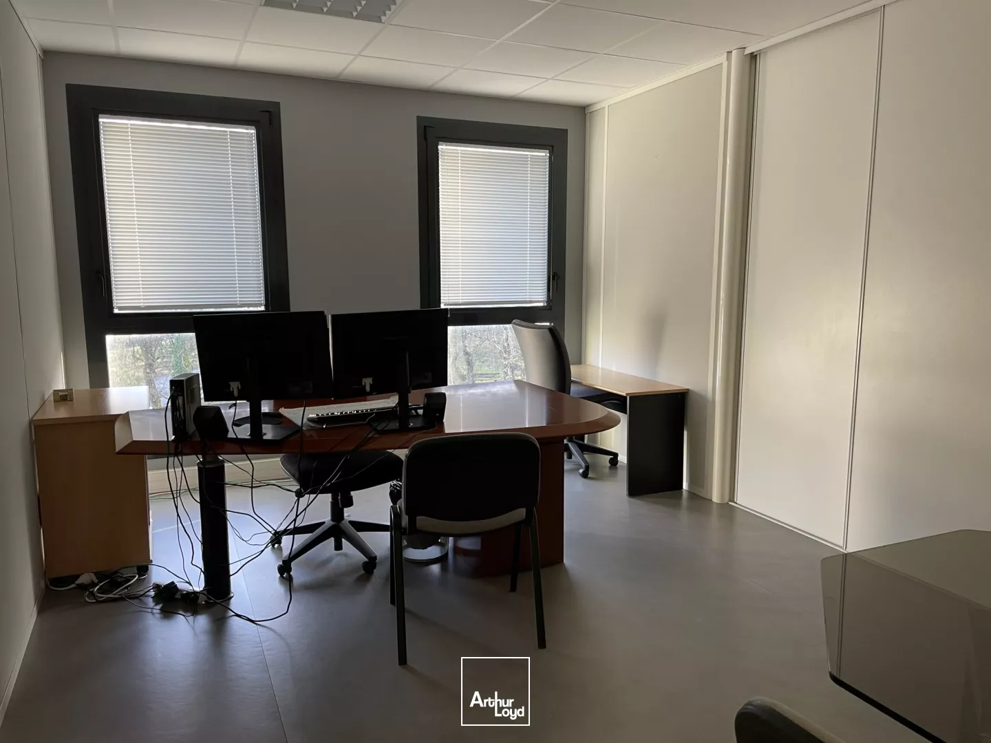 BUREAUX - 331 M2 - A VENDRE - ST NAZAIRE 