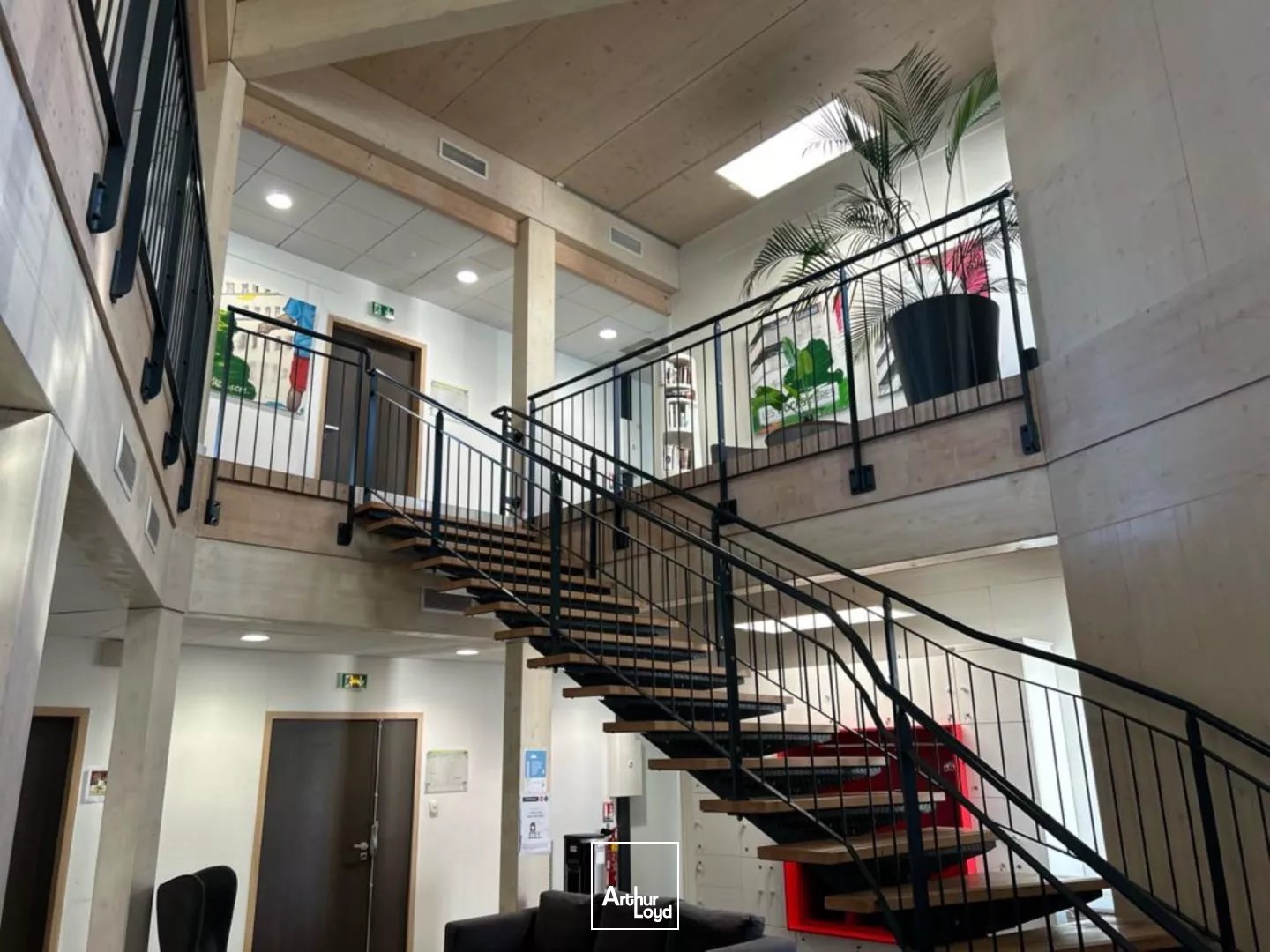 Bureaux PMR dans immeuble récent à louer - Terrasse en rooftop - 13003 Marseille