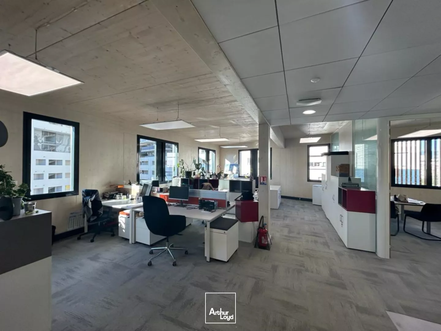 Bureaux PMR dans immeuble récent à louer - Terrasse en rooftop - 13003 Marseille